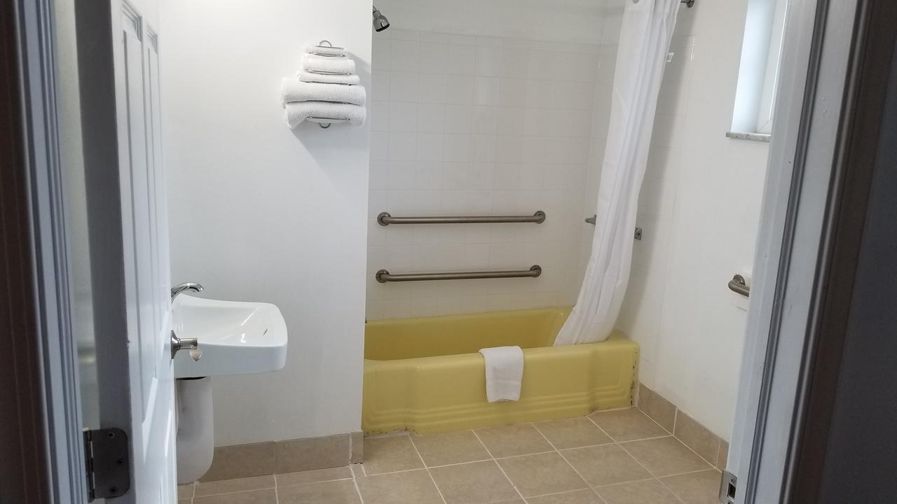Budget Inn Breezewood Экстерьер фото