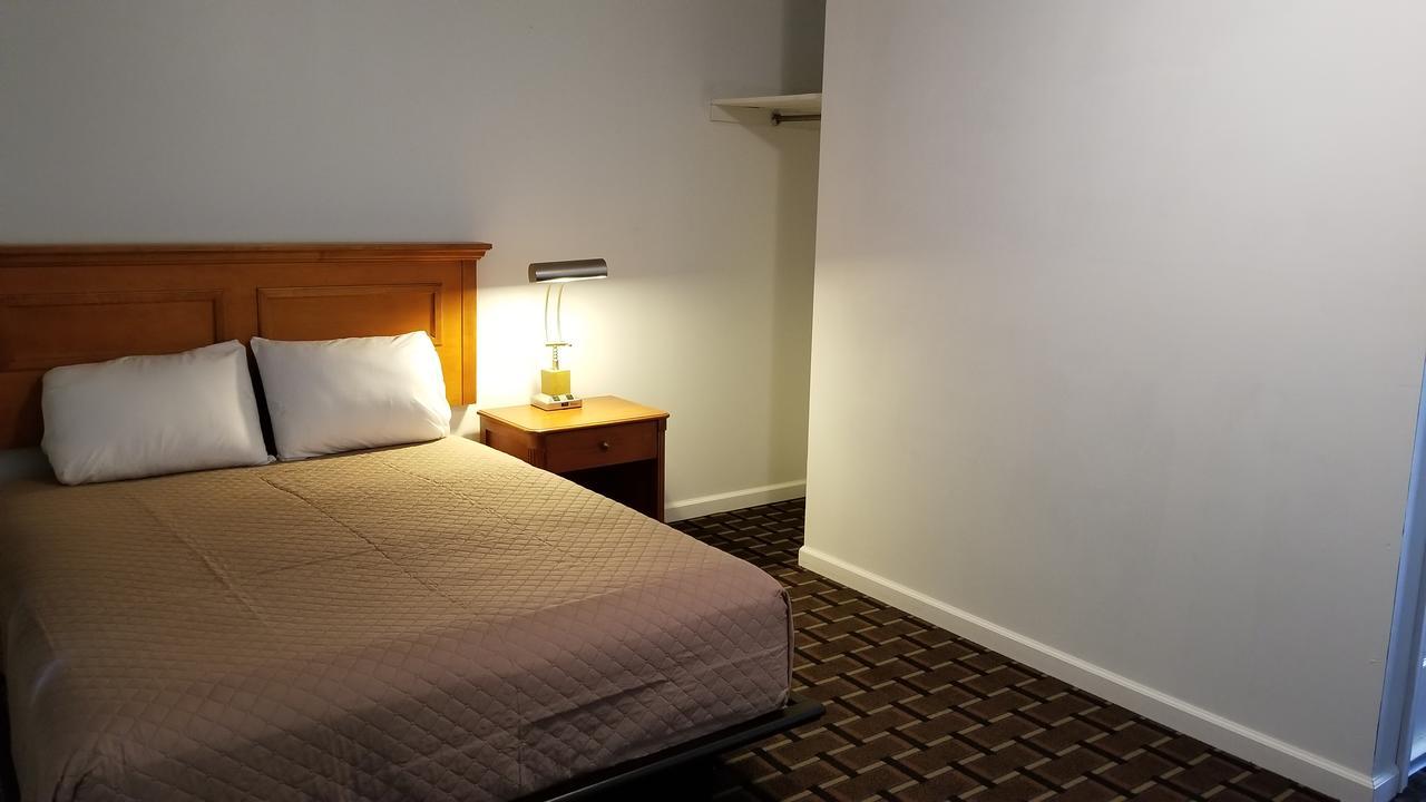 Budget Inn Breezewood Экстерьер фото